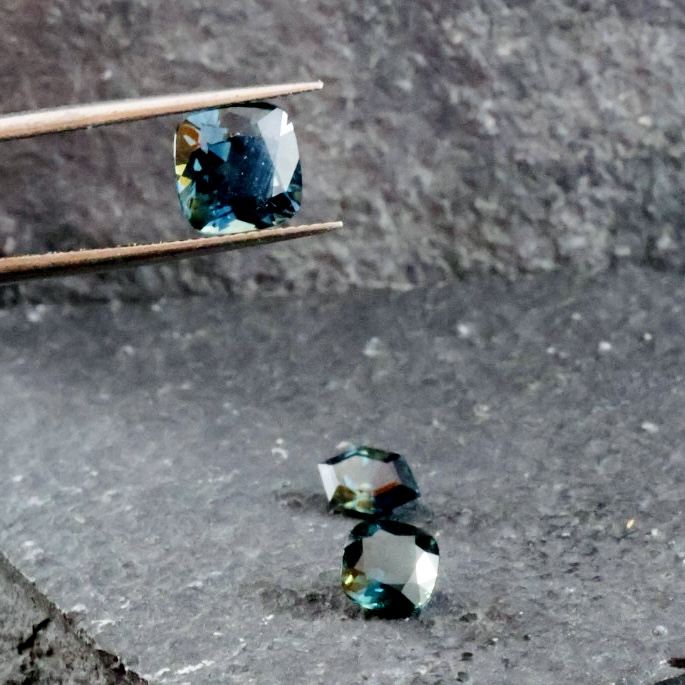 Journal Entry March 2026 - From loose gemstones to sapphire rings. Memories of a saltwater lake made into a wearable piece charged with meaning and intent. 1 Loose teal and green sapphires waiting to become rings. The colour is a
reminder of Isla del Sol